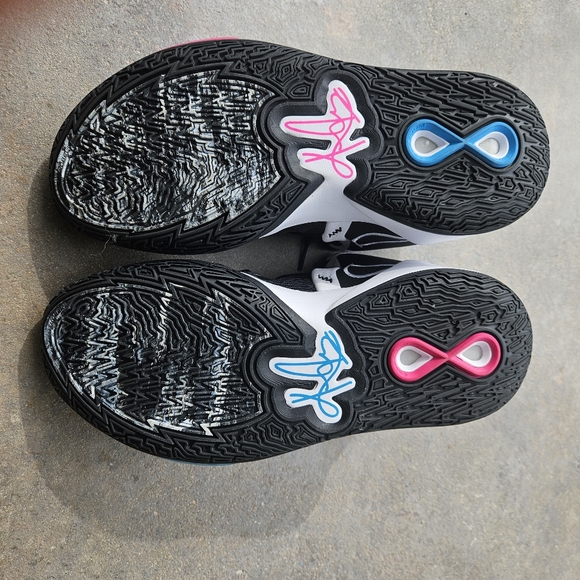 Nike Kyrie Infinity South Beach Shoes - Picture 8 of 11
